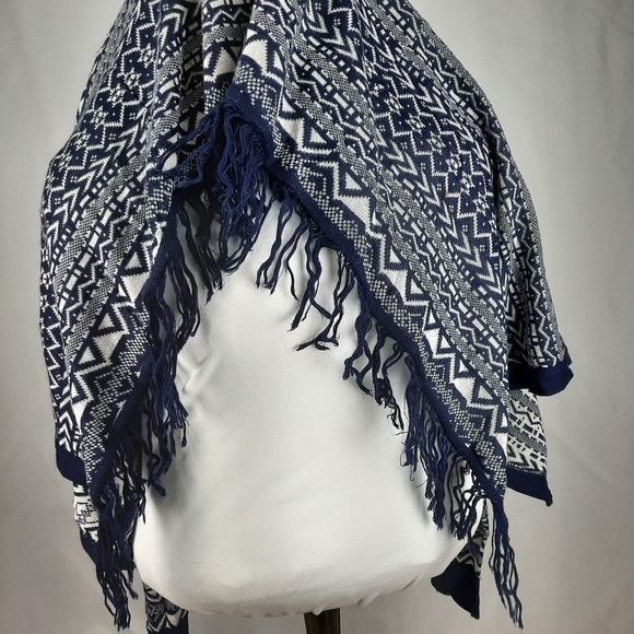 Charlotte Russe edge long sleeve fringe geometric print navy white small acrylic - Picture 10 of 11